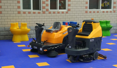 C120驾驶式扫地车服务于幼儿园